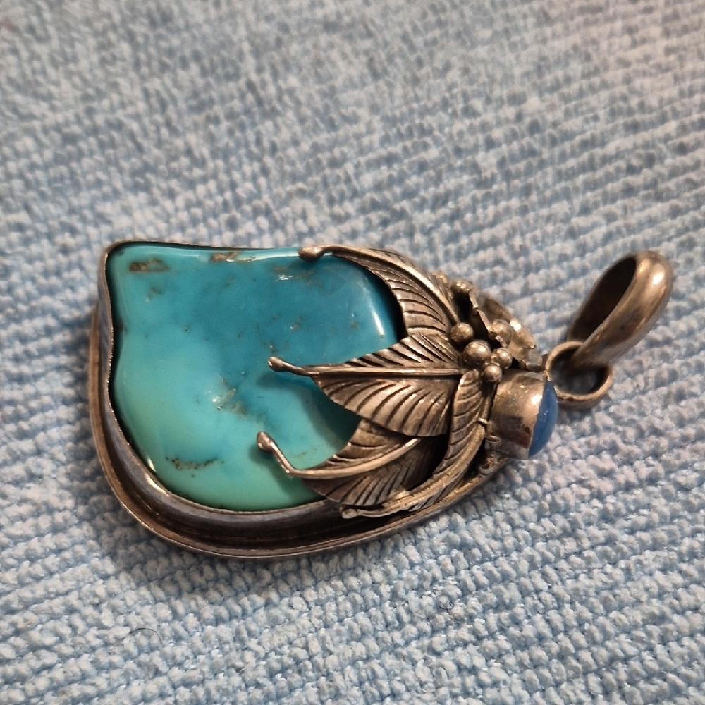 Turquoise Silver Pendant - Picture 3 of 16